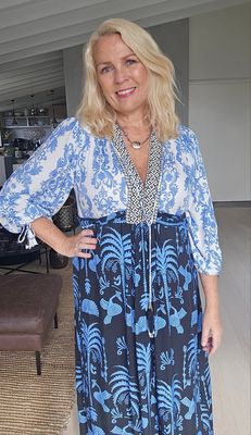 Hovedbilde GABRIELLA DRESS –  blue/black - levering ...