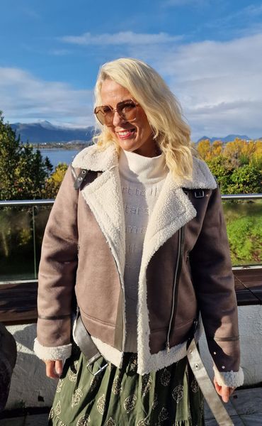 SHOP THE LOOK - Skj&oslash;rt & genser, med jakke