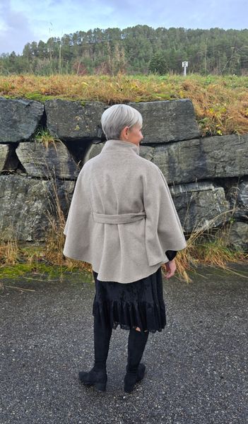 NO&Euml;LLE EDITION CAPE – mocha taupe 