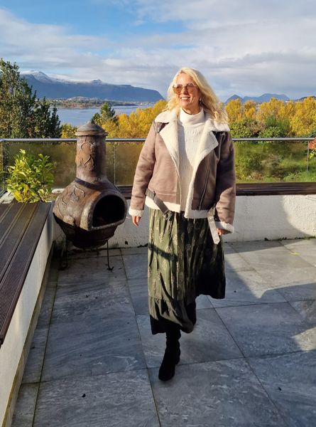 SHOP THE LOOK - Skj&oslash;rt & genser, med jakke