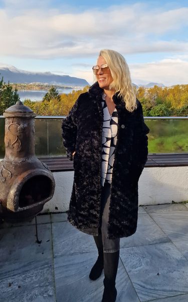 SHOP THE LOOK - Bluse & denim skj&oslash;rt