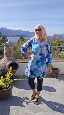 Hovedbilde Freyah Tunic - In Wear - Blue Watercolor Drops
