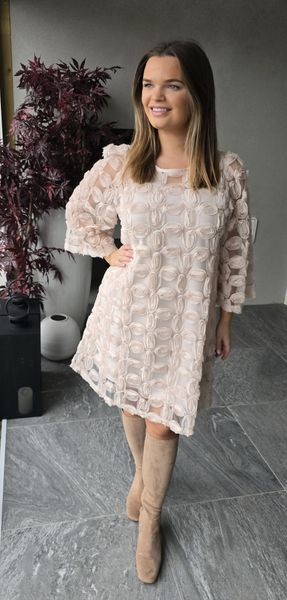 SHOP THE LOOK - Violet short dress med tilbeh&oslash;r