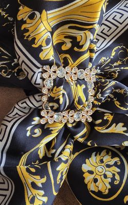 Hovedbilde SKJERFRING MED RHINESTONES - firkantet - gull