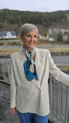 Hovedbilde ZELIE SILK SCARF (rs13 ) – BLUE, CREAM & ...