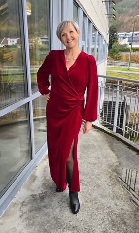 Hovedbilde SERAFINA LONG DRESS – Red Velvet 