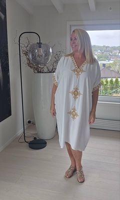 Hovedbilde THALASSA KAFTAN - SHORT – white & gold - ...