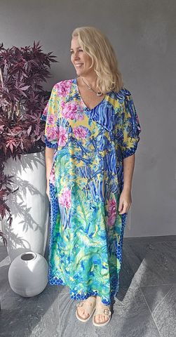 Hovedbilde ZARELIA KAFTAN – GREEN, BLUE & PINK 